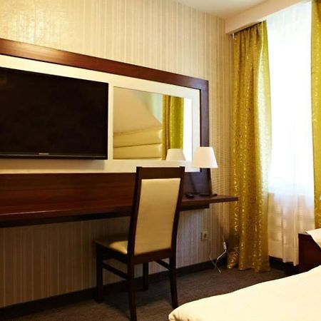 Maxima Hotel Wolanow Экстерьер фото